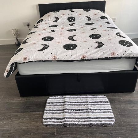 The Serviced Accommodations Harlow Eksteriør bilde