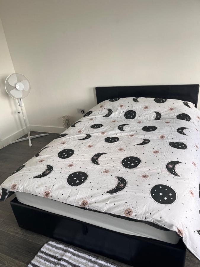 The Serviced Accommodations Harlow Eksteriør bilde